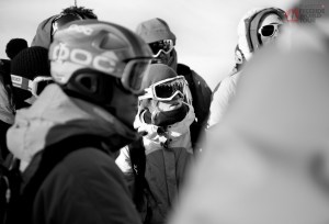 Sarah checke la face