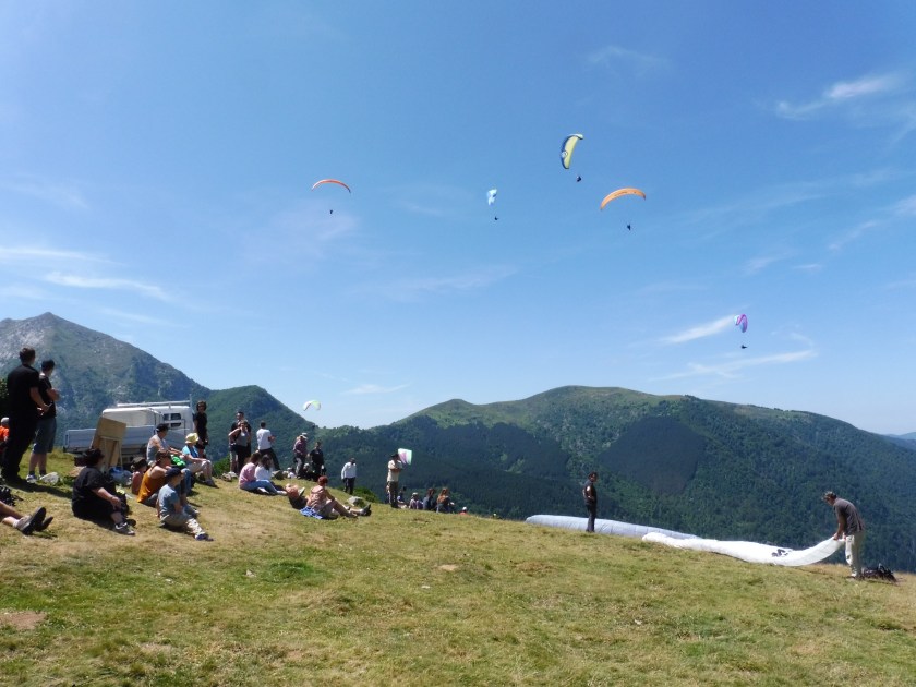 Grappe de parapente au port de Lers