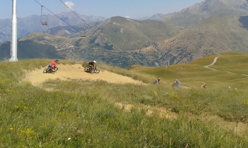 11204936_887937617946020_4014392811371832674_n