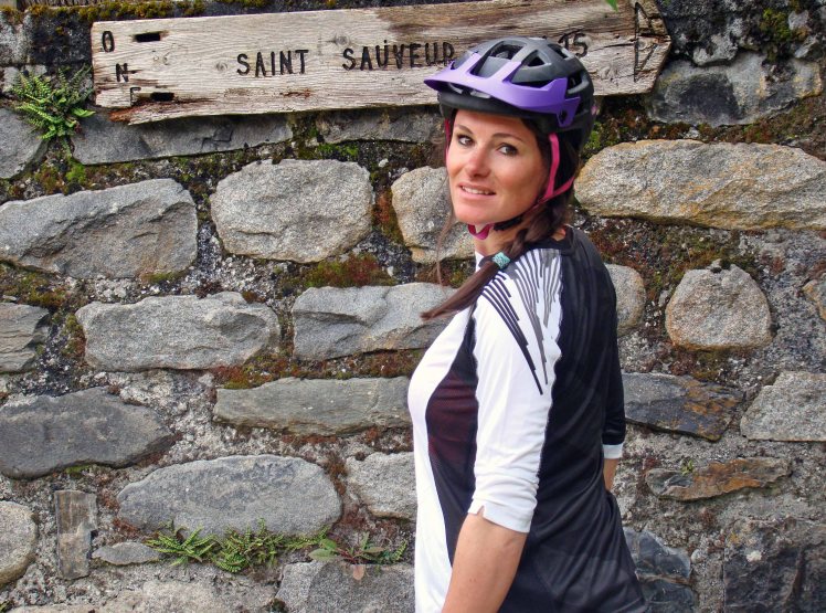 liv jersey black white