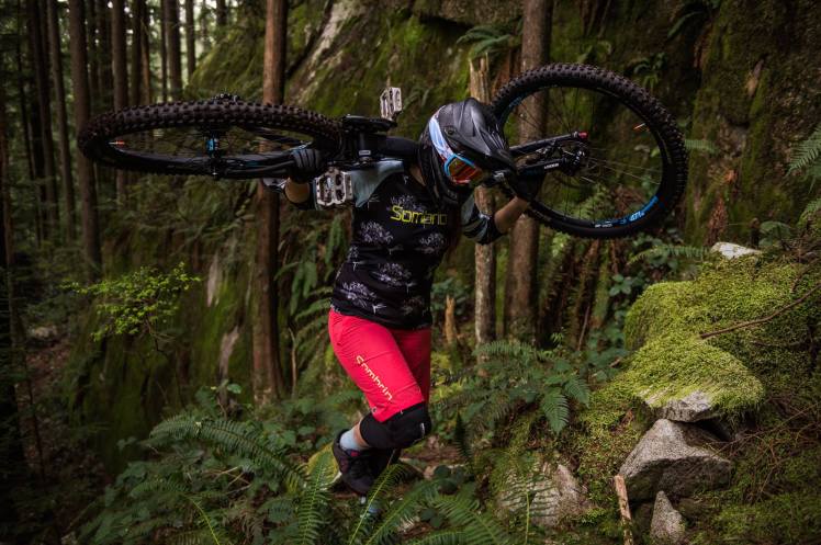 sombrio girl tenue vtt