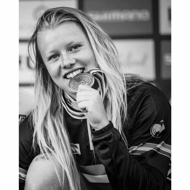 Flora Lesoin VTT DH Interview1