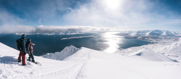 13islande sur snowboard féminin