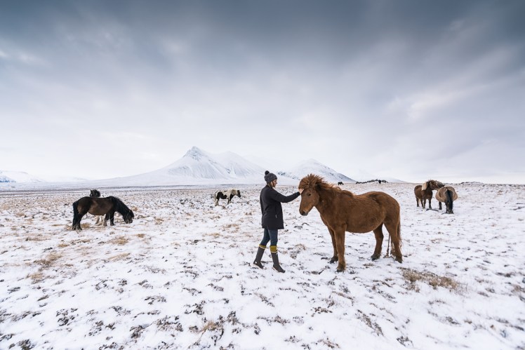 25islande sur snowboard féminin.jpg